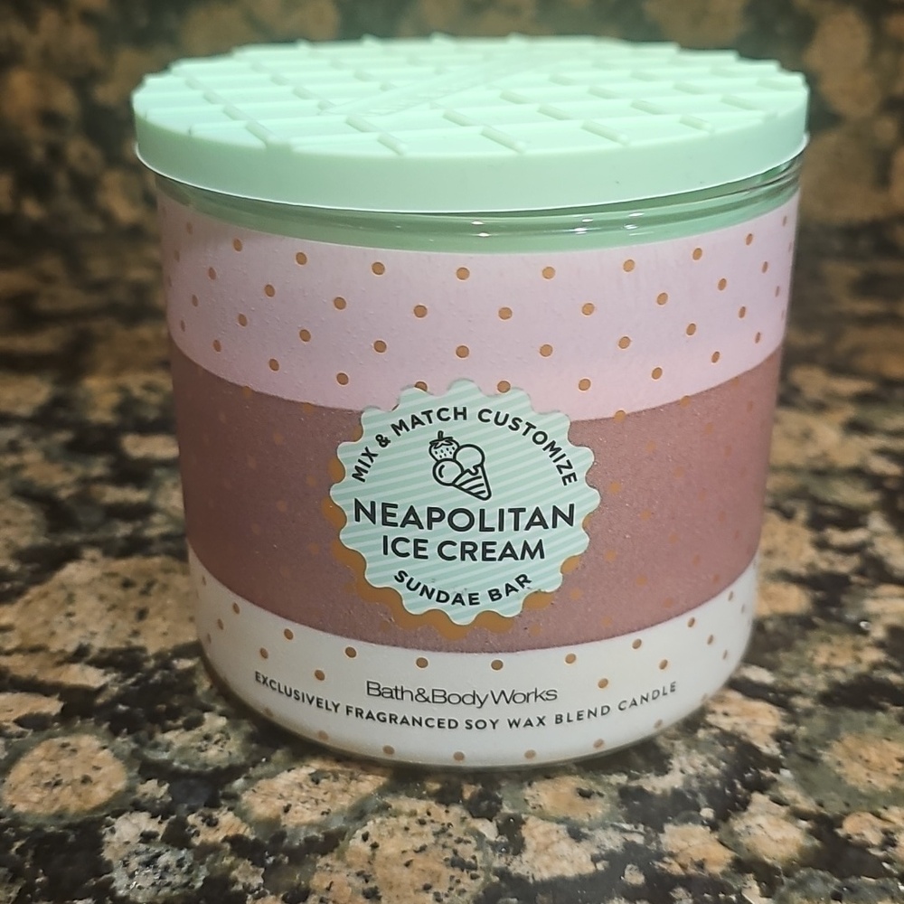 BBW  Neapolitan Ice Cream Exclusively Fragranced  Soy Wax Blend Candle